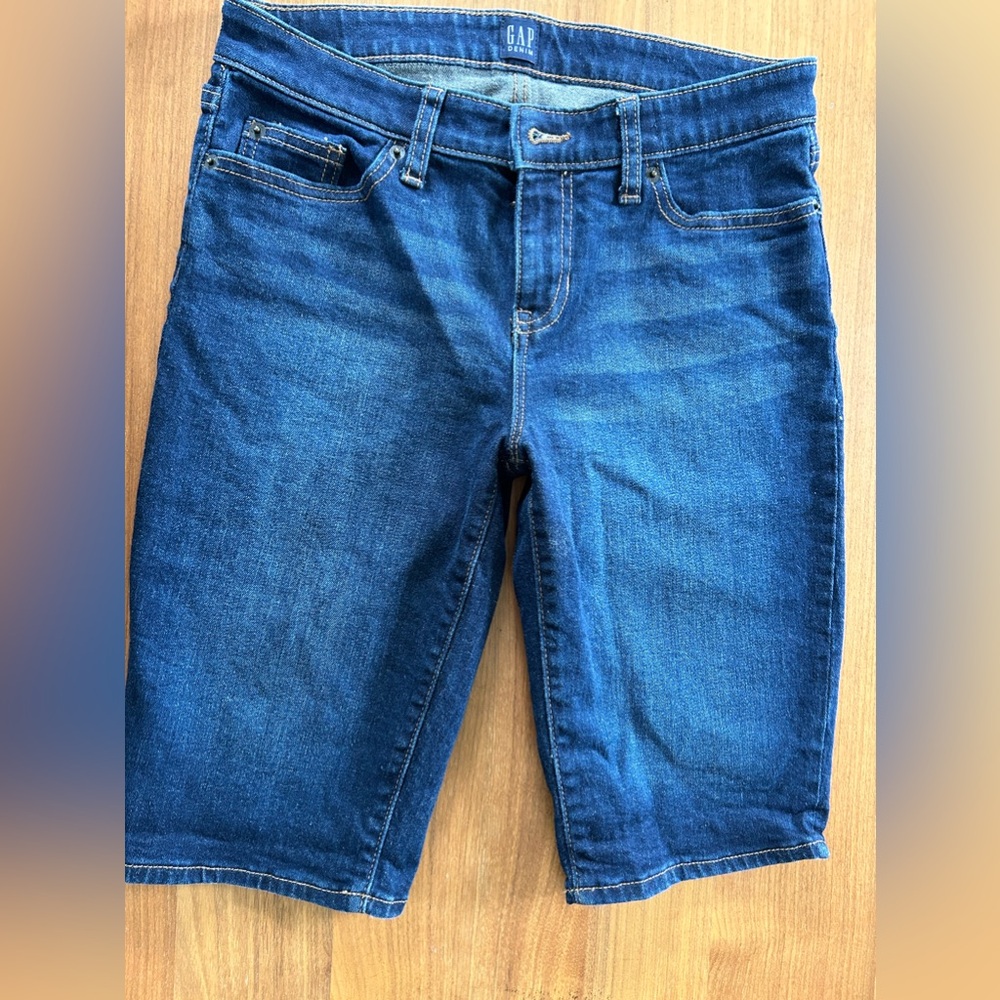 GAP Bermuda pant-
3 x $ 15 bundle and save